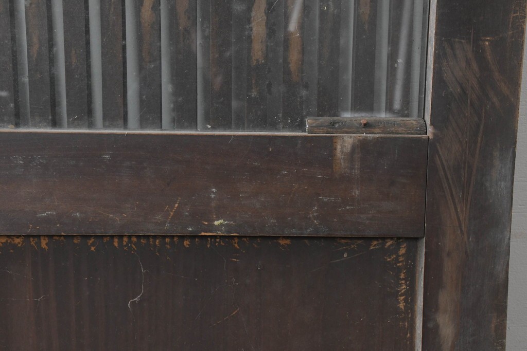 アンティーク建具　明治から大正期　木味の良い素朴な風合いと細格子が趣深いガラス入り格子蔵戸1枚　(R-086491)