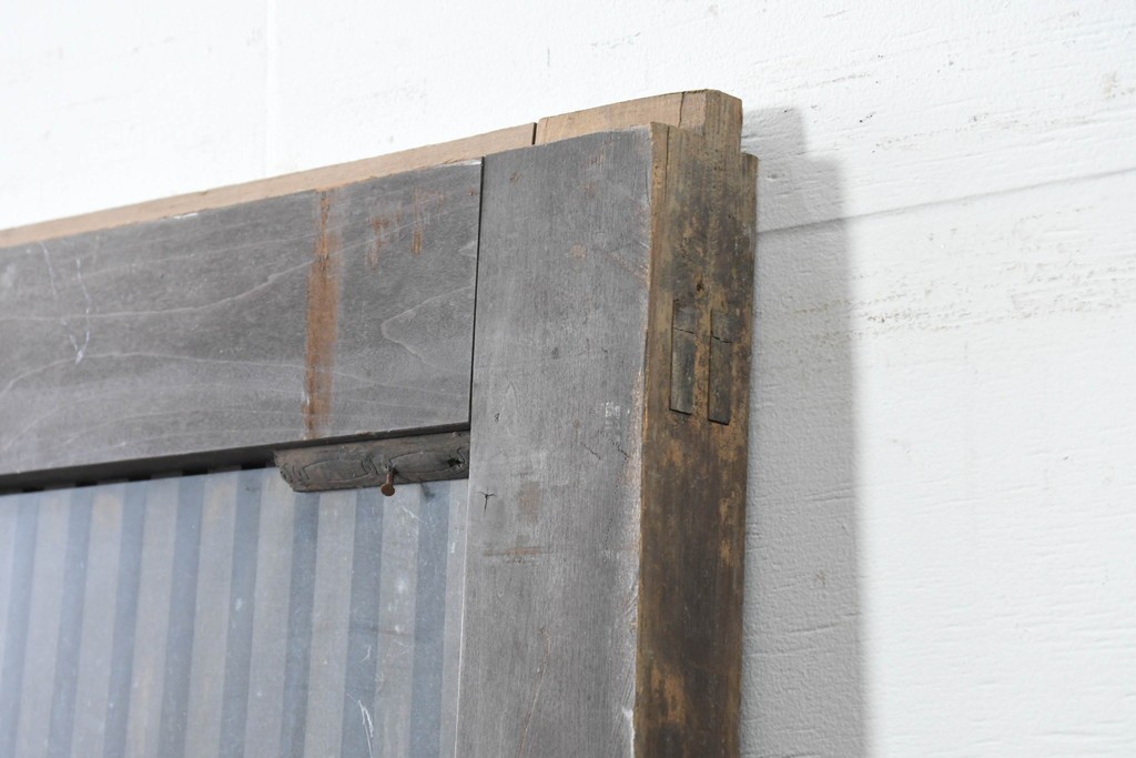 アンティーク建具　明治から大正期　木味の良い素朴な風合いと細格子が趣深いガラス入り格子蔵戸1枚　(R-086491)