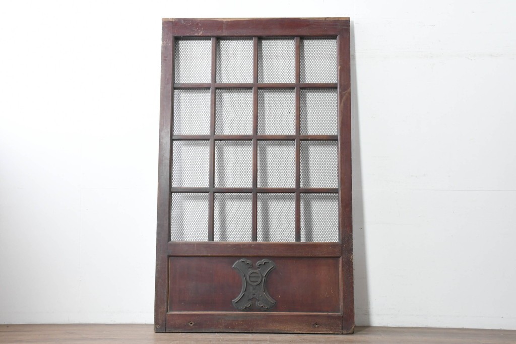 アンティーク建具　明治から大正期　上手物!　総欅(ケヤキ)材　格子と金網の組み合わせが趣ある狐格子蔵戸1枚　(R-086492)