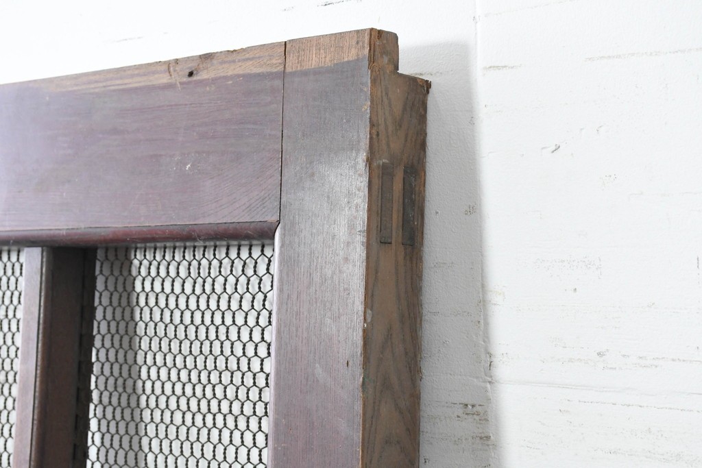 アンティーク建具　明治から大正期　上手物!　総欅(ケヤキ)材　格子と金網の組み合わせが趣ある狐格子蔵戸1枚　(R-086492)