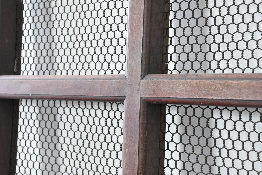 アンティーク建具　明治から大正期　上手物!　総欅(ケヤキ)材　格子と金網の組み合わせが趣ある狐格子蔵戸1枚　(R-086492)