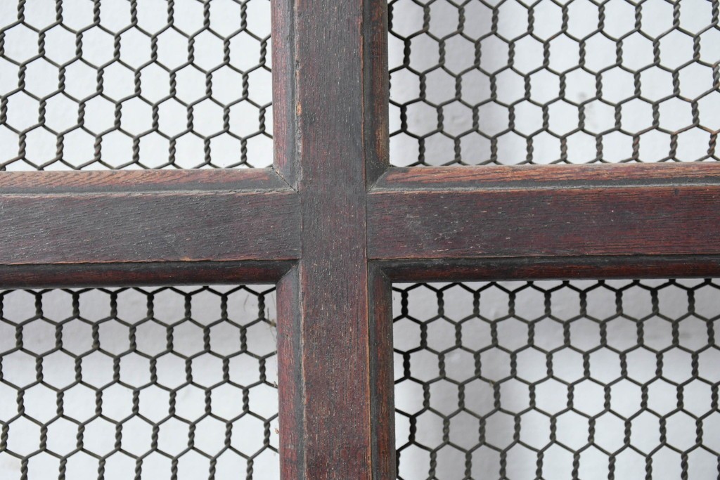 アンティーク建具　明治から大正期　上手物!　総欅(ケヤキ)材　格子と金網の組み合わせが趣ある狐格子蔵戸1枚　(R-086492)