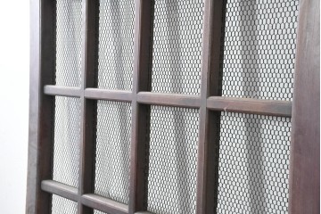 アンティーク建具　明治から大正期　上手物!　総欅(ケヤキ)材　格子と金網の組み合わせが趣ある狐格子蔵戸1枚　(R-086492)