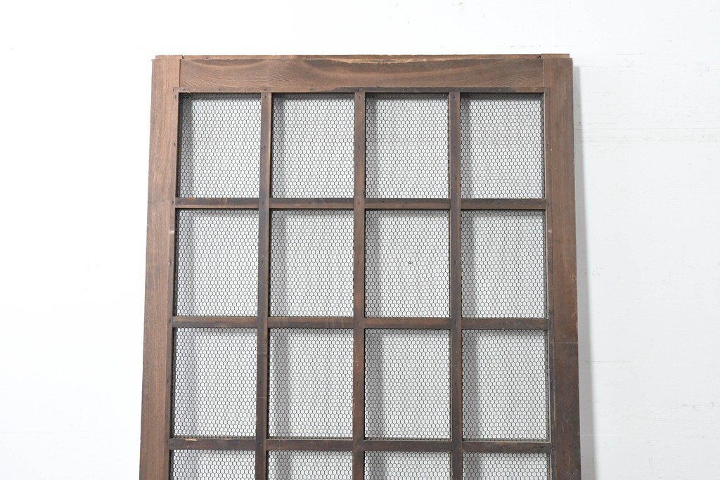 アンティーク建具　明治から大正期　上手物!　総欅(ケヤキ)材　格子と金網の組み合わせが趣ある狐格子蔵戸1枚　(R-086492)