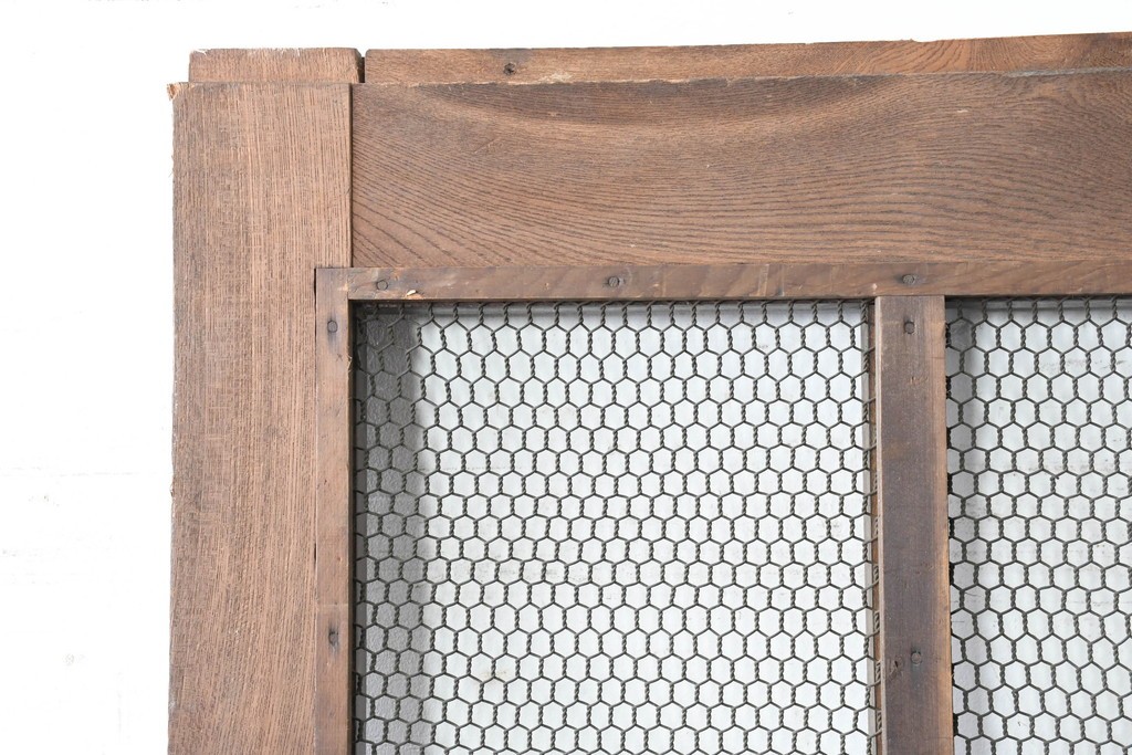 アンティーク建具　明治から大正期　上手物!　総欅(ケヤキ)材　格子と金網の組み合わせが趣ある狐格子蔵戸1枚　(R-086492)