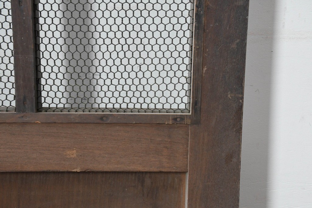 アンティーク建具　明治から大正期　上手物!　総欅(ケヤキ)材　格子と金網の組み合わせが趣ある狐格子蔵戸1枚　(R-086492)