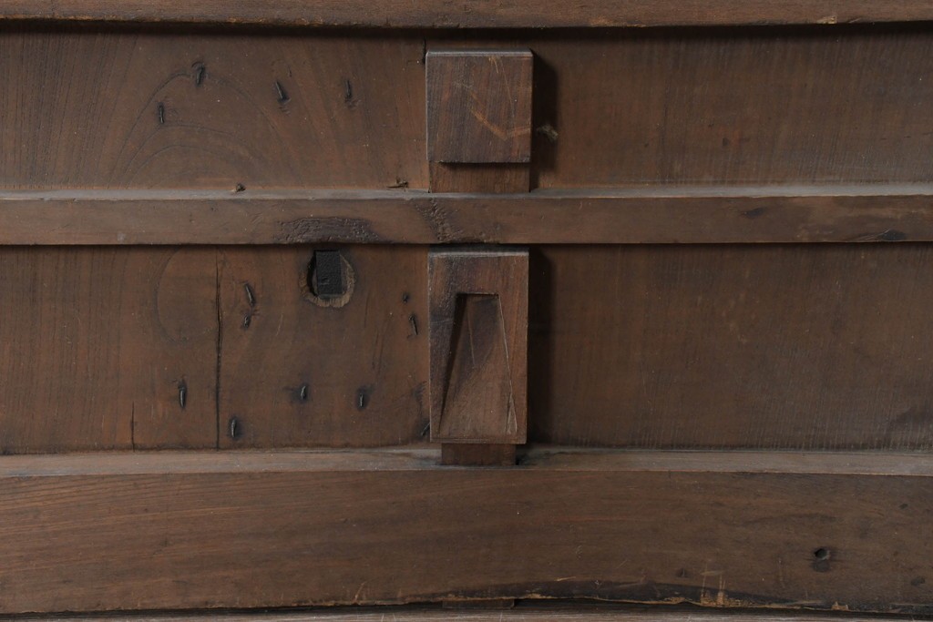 アンティーク建具　明治から大正期　上手物!　総欅(ケヤキ)材　格子と金網の組み合わせが趣ある狐格子蔵戸1枚　(R-086492)