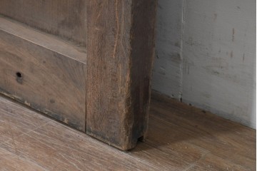 アンティーク建具　明治から大正期　上手物!　総欅(ケヤキ)材　格子と金網の組み合わせが趣ある狐格子蔵戸1枚　(R-086492)