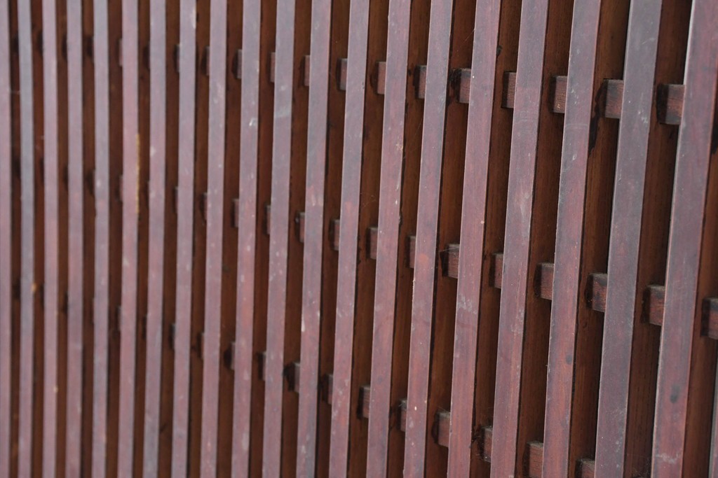 アンティーク建具　大正から昭和初期　細やかな格子が印象的な幅広の蔵戸1枚　(R-086493)