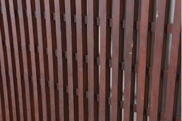 アンティーク建具　大正から昭和初期　細やかな格子が印象的な幅広の蔵戸1枚　(R-086493)