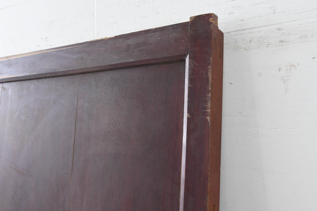 アンティーク建具　明治から大正期　落ち着いた漆塗りの風合いと重厚な金具が印象的な幅広蔵戸1枚　(R-086495)