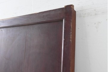 アンティーク建具　明治から大正期　落ち着いた漆塗りの風合いと重厚な金具が印象的な幅広蔵戸1枚　(R-086495)
