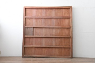 アンティーク建具　明治から大正期　落ち着いた漆塗りの風合いと重厚な金具が印象的な幅広蔵戸1枚　(R-086495)