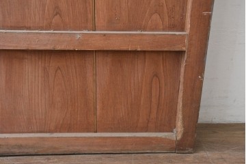 アンティーク建具　明治から大正期　落ち着いた漆塗りの風合いと重厚な金具が印象的な幅広蔵戸1枚　(R-086495)