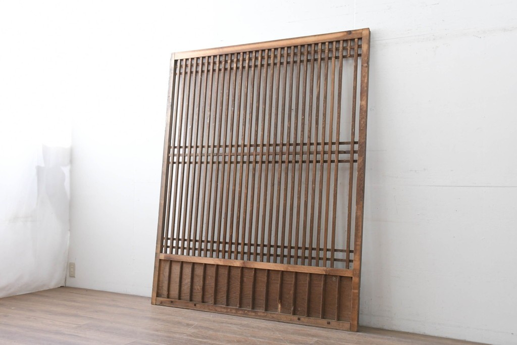 アンティーク建具　明治から大正期　木味豊かな風合いと細格子が美しい格子蔵戸1枚　(R-086496)