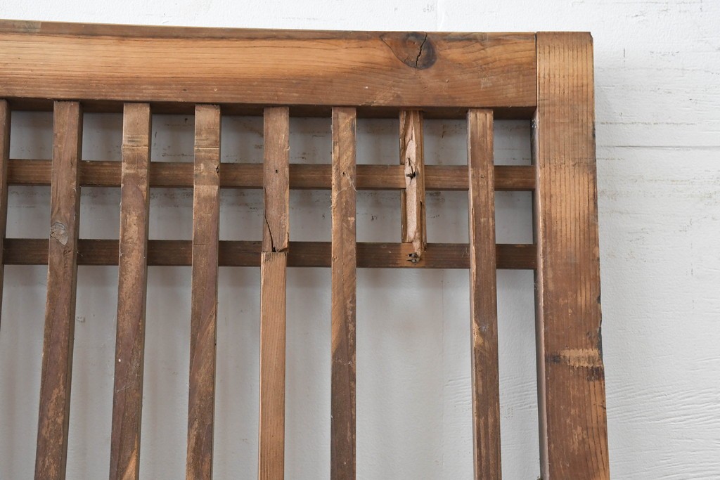 アンティーク建具　明治から大正期　木味豊かな風合いと細格子が美しい格子蔵戸1枚　(R-086496)