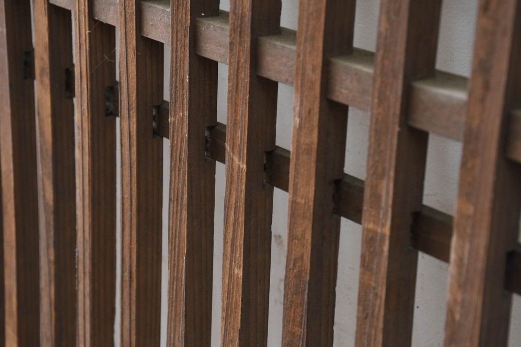アンティーク建具　明治から大正期　木味豊かな風合いと細格子が美しい格子蔵戸1枚　(R-086496)