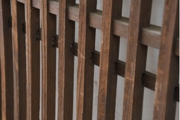 アンティーク建具　明治から大正期　木味豊かな風合いと細格子が美しい格子蔵戸1枚　(R-086496)