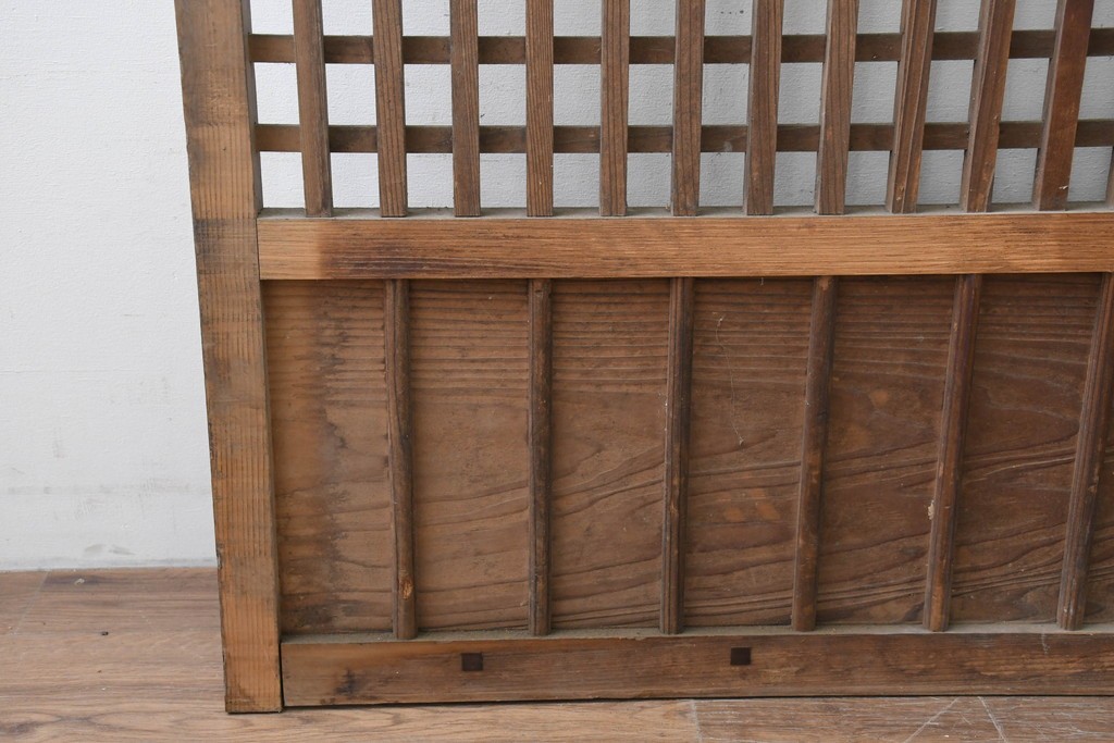 アンティーク建具　明治から大正期　木味豊かな風合いと細格子が美しい格子蔵戸1枚　(R-086496)