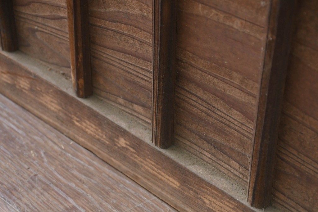 アンティーク建具　明治から大正期　木味豊かな風合いと細格子が美しい格子蔵戸1枚　(R-086496)