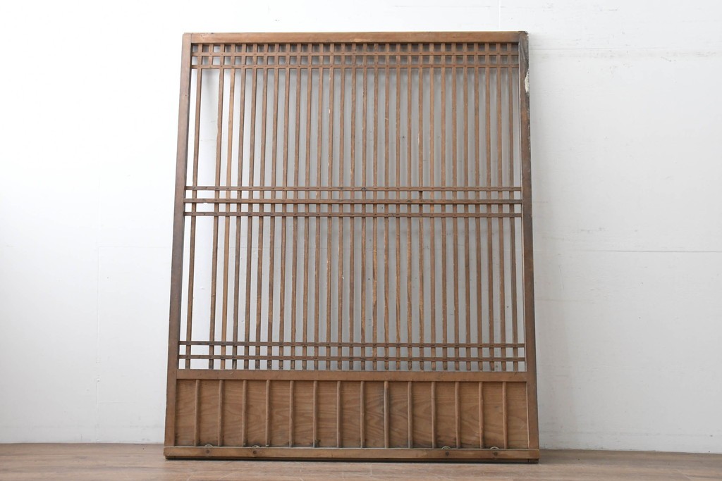 アンティーク建具　明治から大正期　木味豊かな風合いと細格子が美しい格子蔵戸1枚　(R-086496)