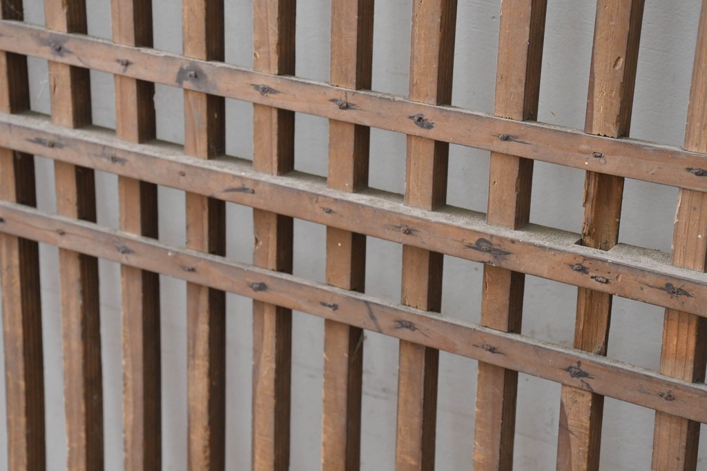 アンティーク建具　明治から大正期　木味豊かな風合いと細格子が美しい格子蔵戸1枚　(R-086496)