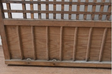 アンティーク建具　明治から大正期　木味豊かな風合いと細格子が美しい格子蔵戸1枚　(R-086496)