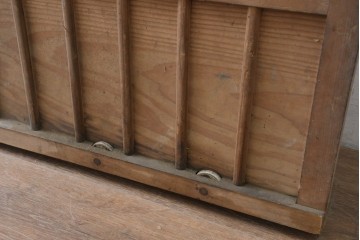 アンティーク建具　明治から大正期　木味豊かな風合いと細格子が美しい格子蔵戸1枚　(R-086496)