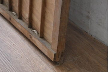 アンティーク建具　明治から大正期　木味豊かな風合いと細格子が美しい格子蔵戸1枚　(R-086496)