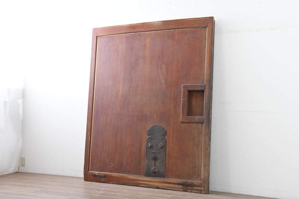 アンティーク建具　明治から大正期　上手物!　新潟産　総欅(ケヤキ)材　大振りで重厚な蔵戸1枚　(R-086497)