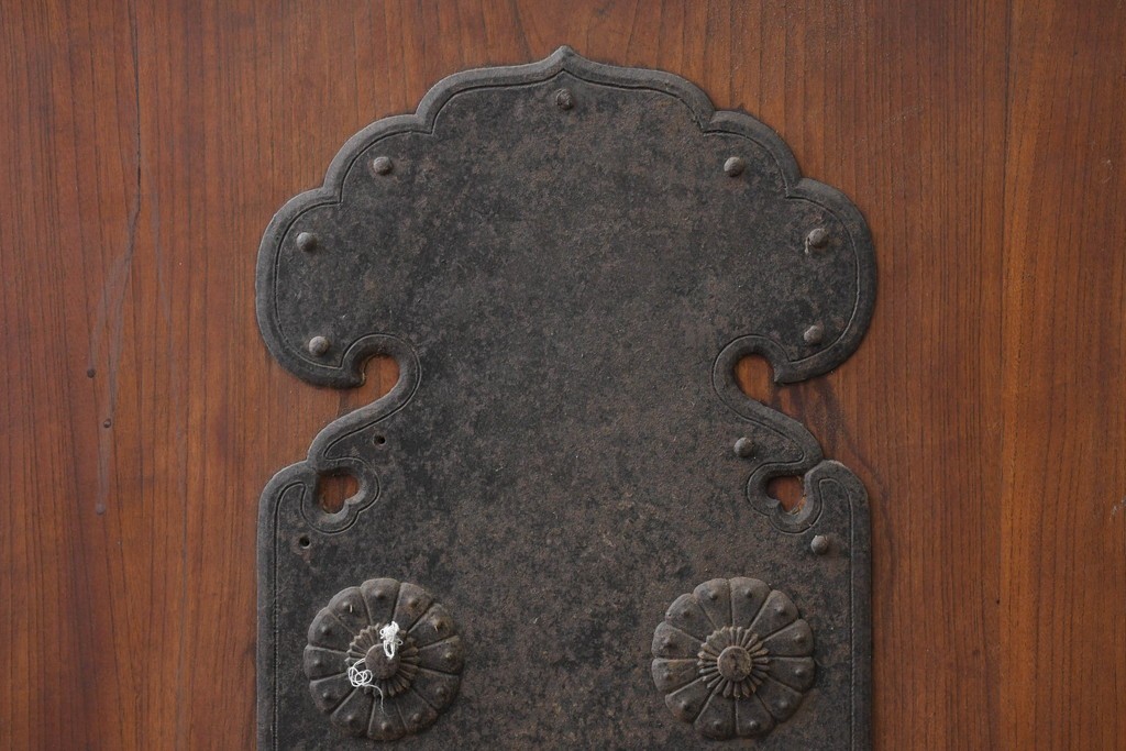 アンティーク建具　明治から大正期　上手物!　新潟産　総欅(ケヤキ)材　大振りで重厚な蔵戸1枚　(R-086497)