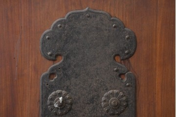 アンティーク建具　明治から大正期　上手物!　新潟産　総欅(ケヤキ)材　大振りで重厚な蔵戸1枚　(R-086497)