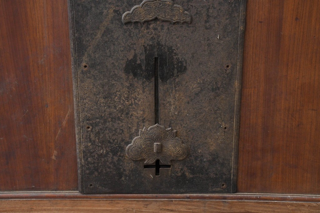 アンティーク建具　明治から大正期　上手物!　新潟産　総欅(ケヤキ)材　大振りで重厚な蔵戸1枚　(R-086497)