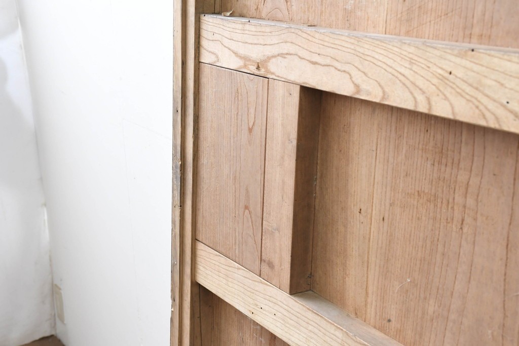 アンティーク建具　明治から大正期　上手物!　新潟産　総欅(ケヤキ)材　大振りで重厚な蔵戸1枚　(R-086497)