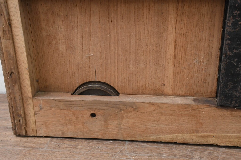 アンティーク建具　明治から大正期　上手物!　新潟産　総欅(ケヤキ)材　大振りで重厚な蔵戸1枚　(R-086497)