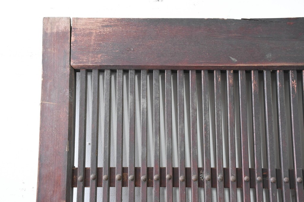 アンティーク建具　明治から大正期　重厚な金具と繊細な縦格子が調和する幅広格子蔵戸1枚　(R-086498)