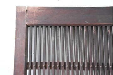 アンティーク建具　明治から大正期　重厚な金具と繊細な縦格子が調和する幅広格子蔵戸1枚　(R-086498)