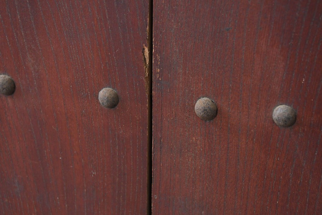 アンティーク建具　明治から大正期　重厚な金具と繊細な縦格子が調和する幅広格子蔵戸1枚　(R-086498)