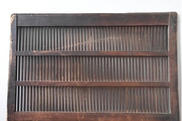 アンティーク建具　明治から大正期　重厚な金具と繊細な縦格子が調和する幅広格子蔵戸1枚　(R-086498)