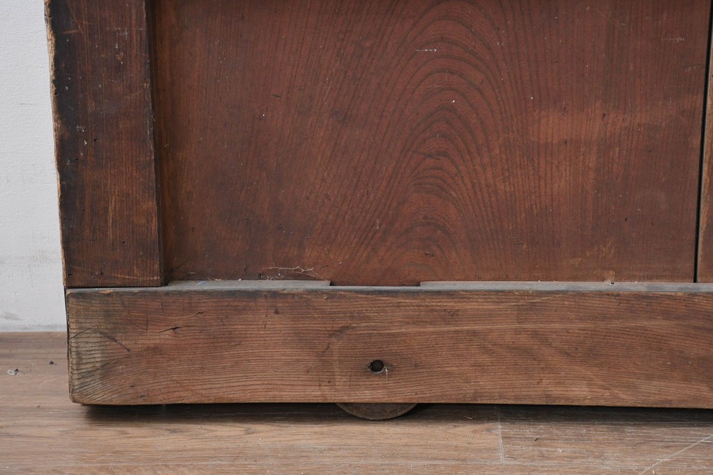 アンティーク建具　明治から大正期　重厚な金具と繊細な縦格子が調和する幅広格子蔵戸1枚　(R-086498)