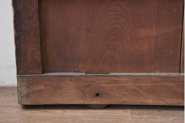 アンティーク建具　明治から大正期　重厚な金具と繊細な縦格子が調和する幅広格子蔵戸1枚　(R-086498)