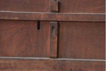 アンティーク建具　明治から大正期　重厚な金具と繊細な縦格子が調和する幅広格子蔵戸1枚　(R-086498)