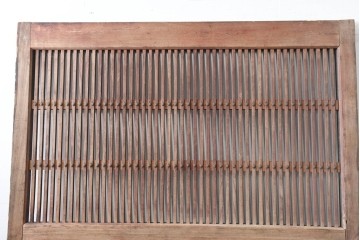 アンティーク建具　明治から大正期　木目豊かな腰板と細格子が調和した幅広格子蔵戸1枚　(R-086500)