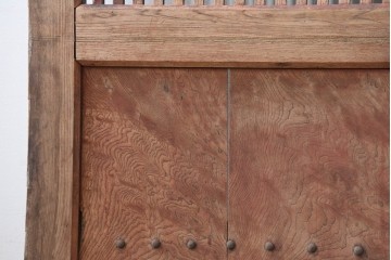 アンティーク建具　明治から大正期　木目豊かな腰板と細格子が調和した幅広格子蔵戸1枚　(R-086500)