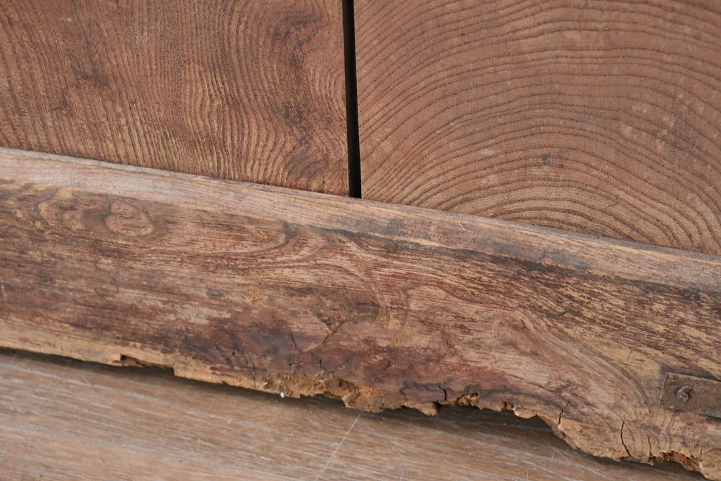 アンティーク建具　明治から大正期　木目豊かな腰板と細格子が調和した幅広格子蔵戸1枚　(R-086500)