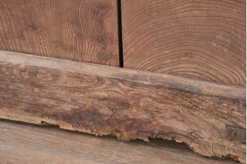 アンティーク建具　明治から大正期　木目豊かな腰板と細格子が調和した幅広格子蔵戸1枚　(R-086500)