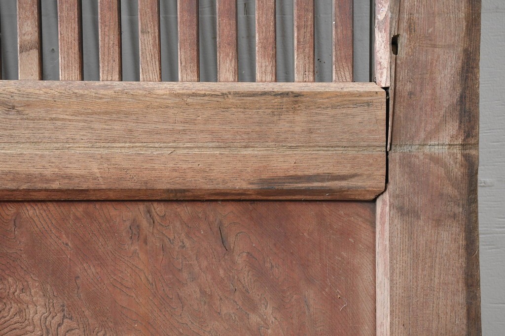 アンティーク建具　明治から大正期　木目豊かな腰板と細格子が調和した幅広格子蔵戸1枚　(R-086500)