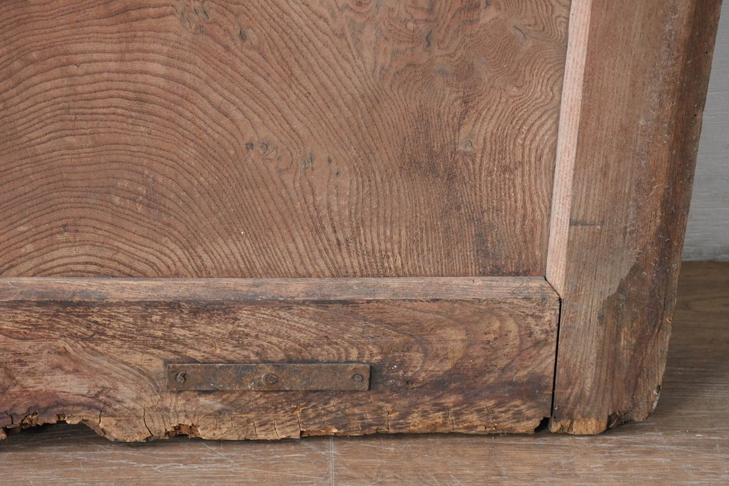 アンティーク建具　明治から大正期　木目豊かな腰板と細格子が調和した幅広格子蔵戸1枚　(R-086500)