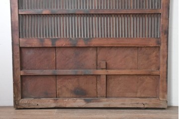 アンティーク建具　明治から大正期　木目豊かな腰板と細格子が調和した幅広格子蔵戸1枚　(R-086500)