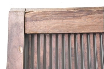 アンティーク建具　明治から大正期　木目豊かな腰板と細格子が調和した幅広格子蔵戸1枚　(R-086500)